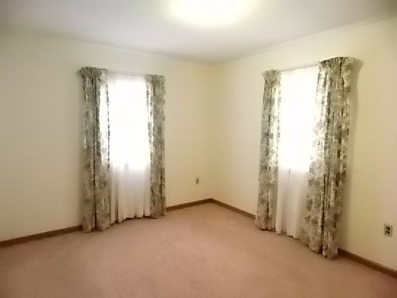 3rd image of 8209 Seaforth Dr