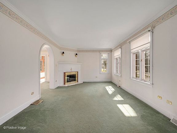 4th image of 4743 Grand Ave