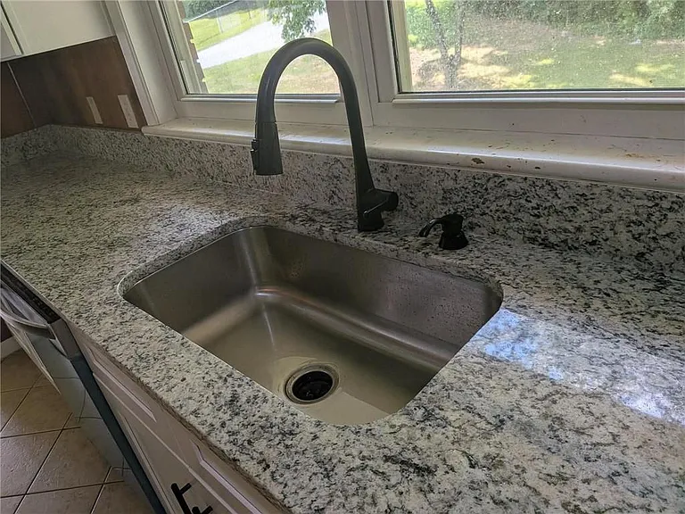 1395 Siesta Ln — Photo 25