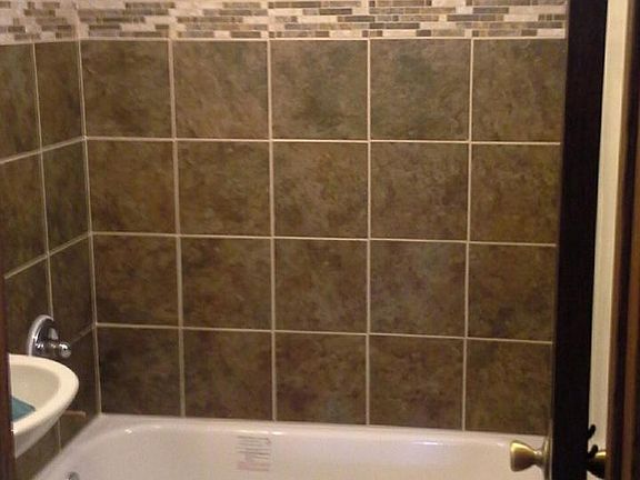 1531 Truman bathroom