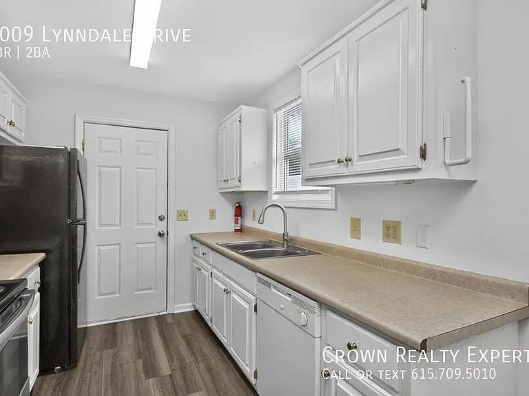 1009 Lynndale Dr — Photo 17