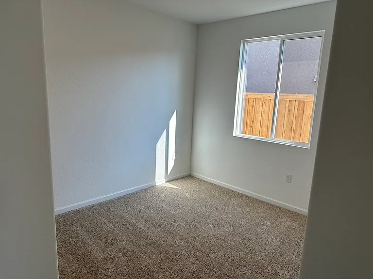679 Estancia St — Photo 5