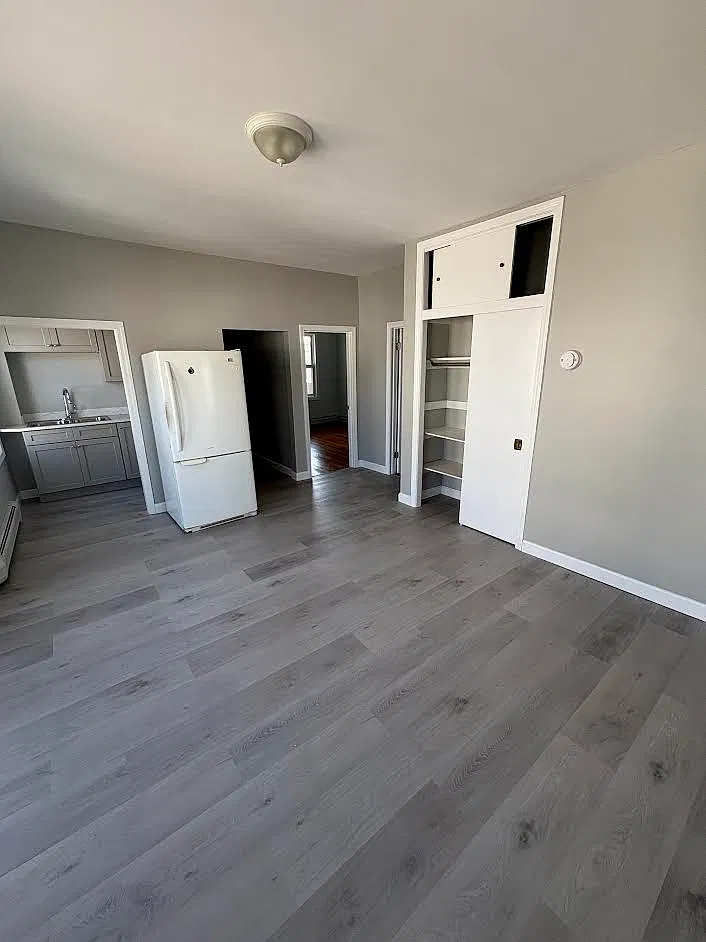 3 bed, 750 sqft, $2,000 — Photo 3