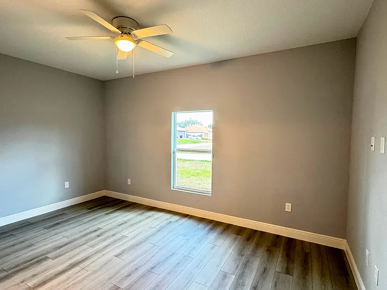 702A Broadway Ave — Photo 10