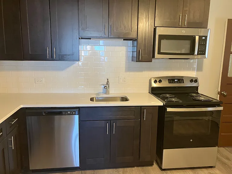 Park Lane Apartments — Photo 6