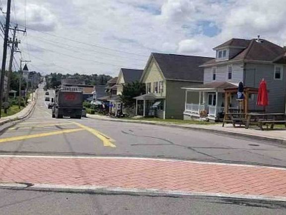 Exterior Neighborhood (street photo)