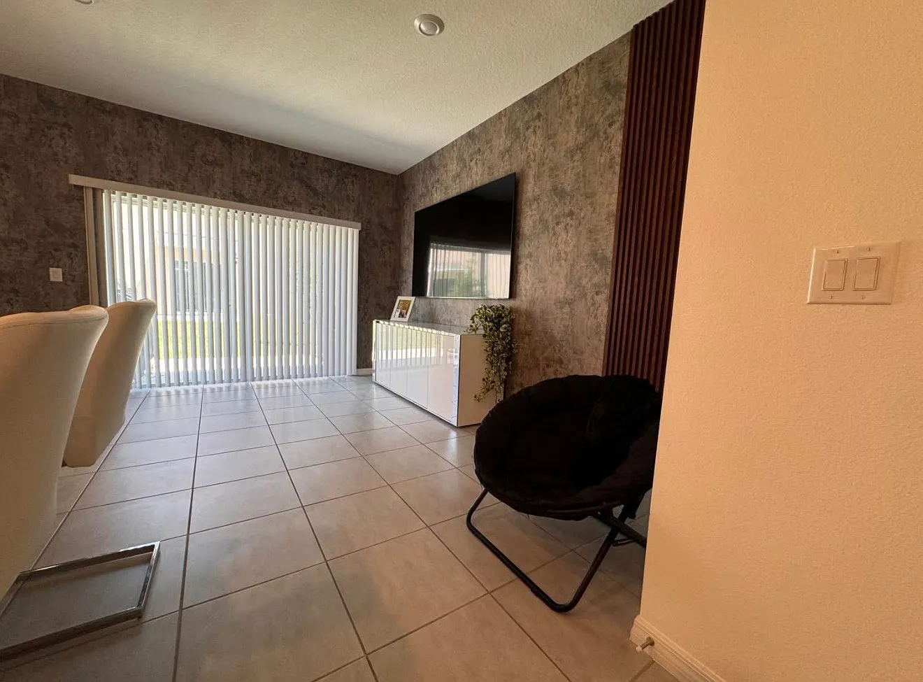 4 bed, 1373 sqft, $1,900 — Photo 3