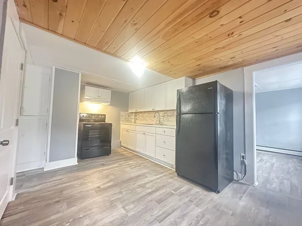237 King St, 237 King St #3, Concord, NH 03303