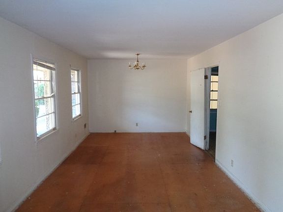 2nd image of 1516 Longacre Dr