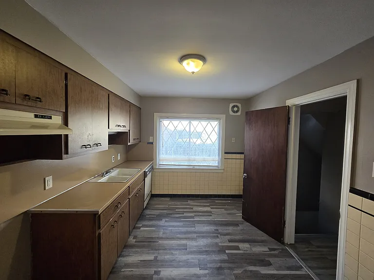 9657 E Outer Dr #1 — Photo 9