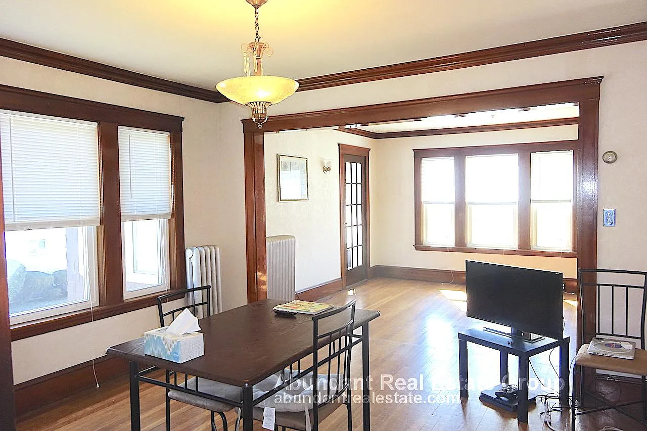 2 bed, 1.0 bath, 1200 sqft, $2,150 — Photo 2