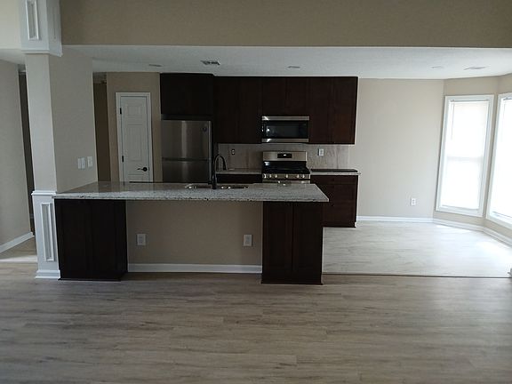 3rd image of 791 Brooks Rd
