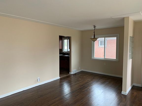 3rd image of 21731 Sussex Ave
