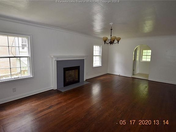 4th image of 220 Rosemont Ave