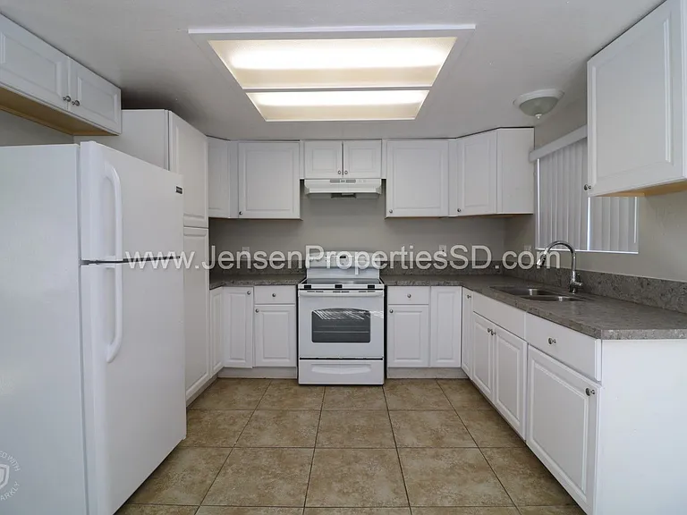 135 The Cir #B — Photo 6
