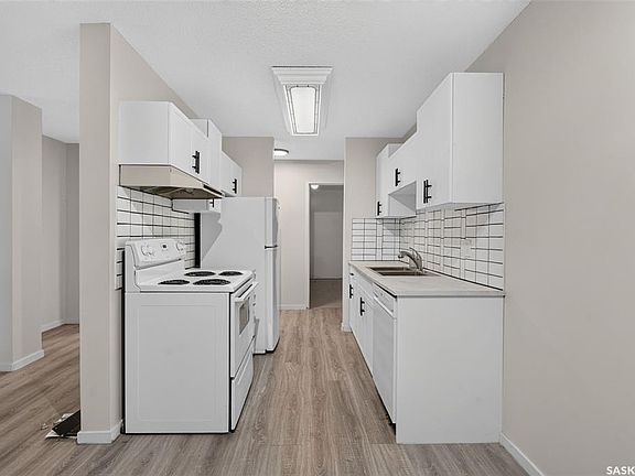 3rd image of UNIT 407-1580 OLIVE DIEFENBAKER DRIVE