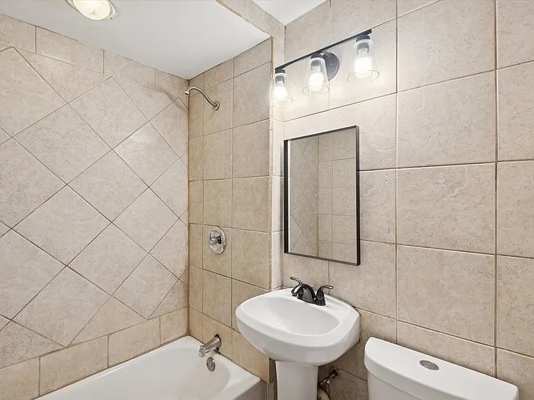 2302 Saratoga Ave — Photo 14