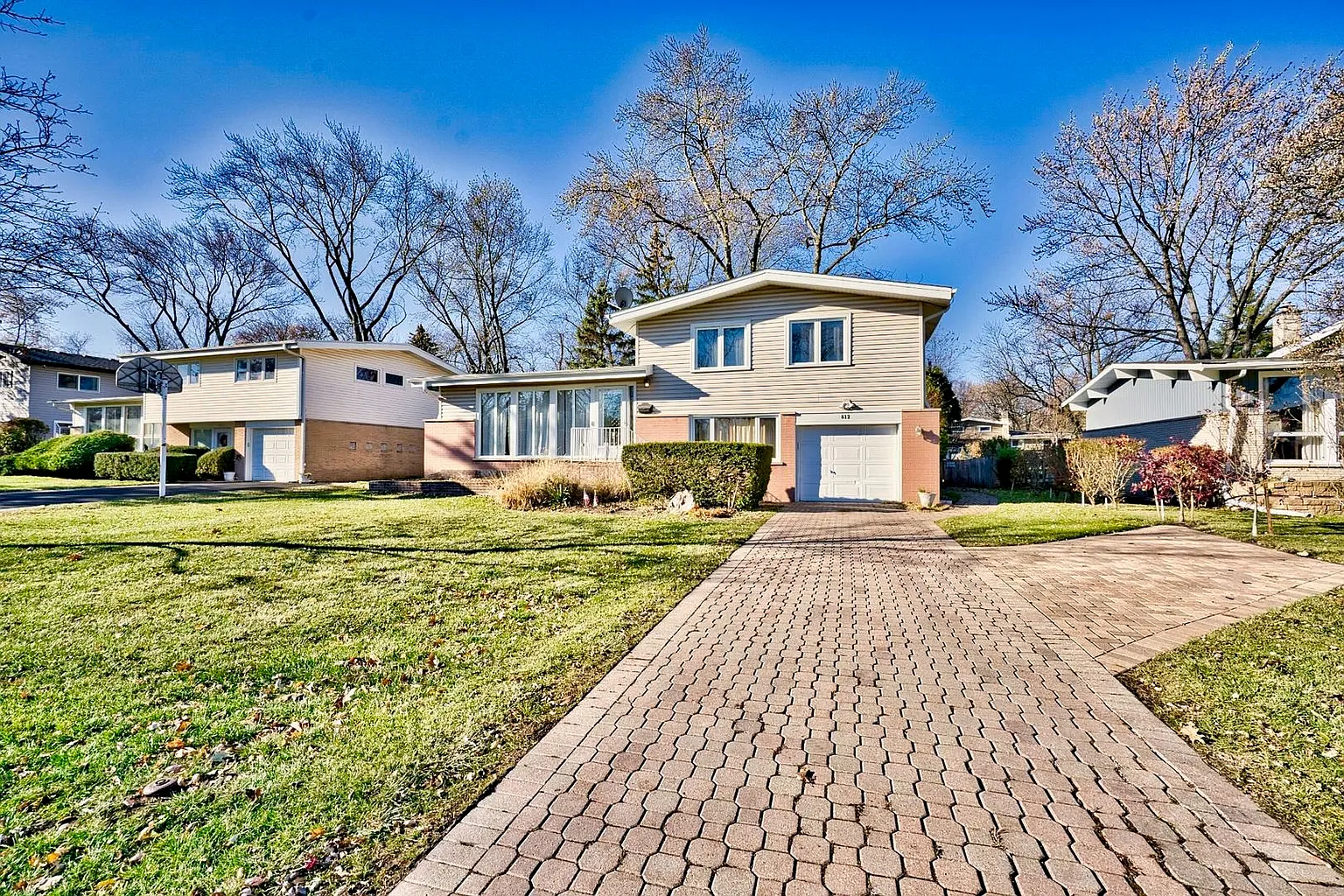 612 Fairway Dr photo 1
