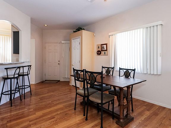 4th image of 305 E Calle Cerita