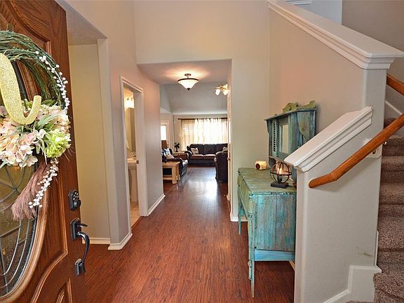 4th image of 26860 Kings Crescent Dr