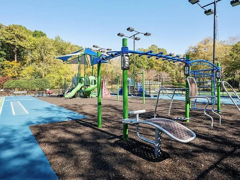 Edgewater at Sandy Springs — Photo 20