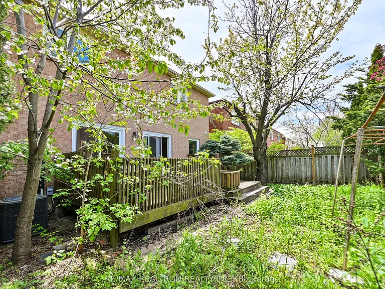 10 Pinewood Dr — Photo 49