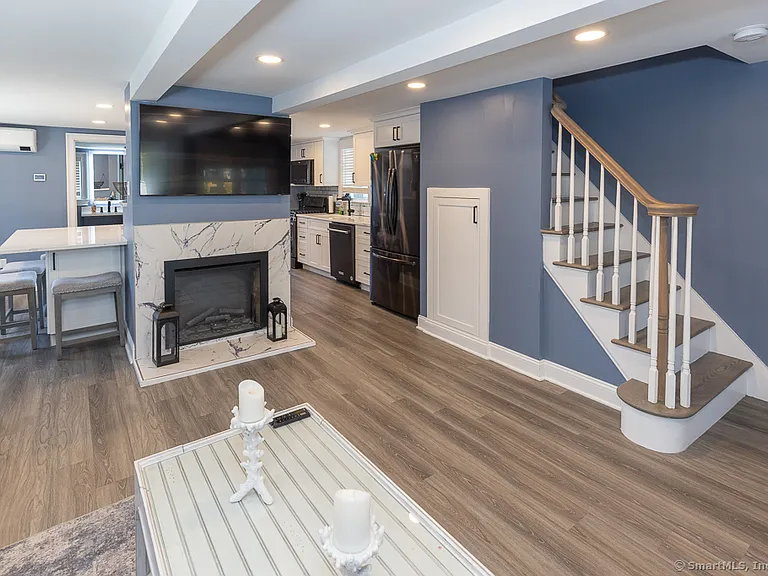 55 Swan Ave — Photo 6