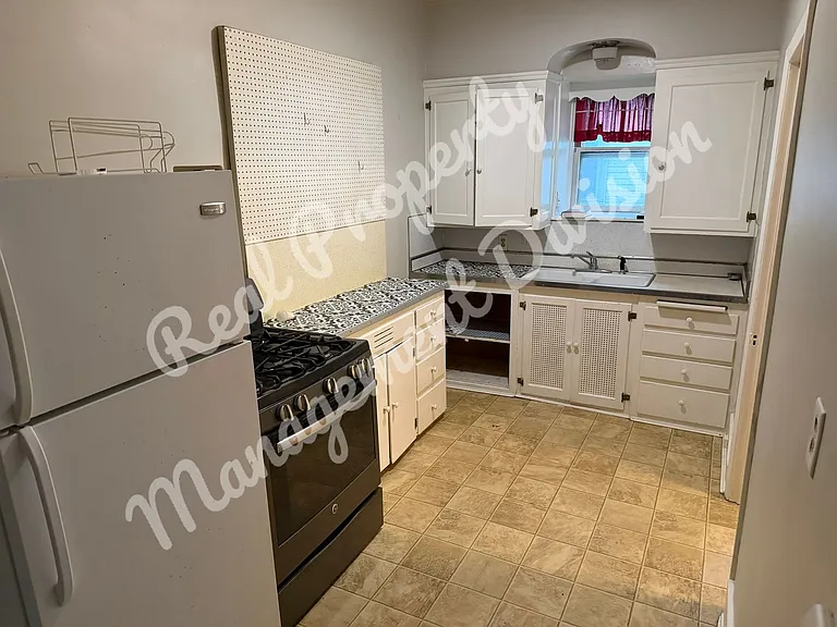131 S Douglas Ave — Photo 6