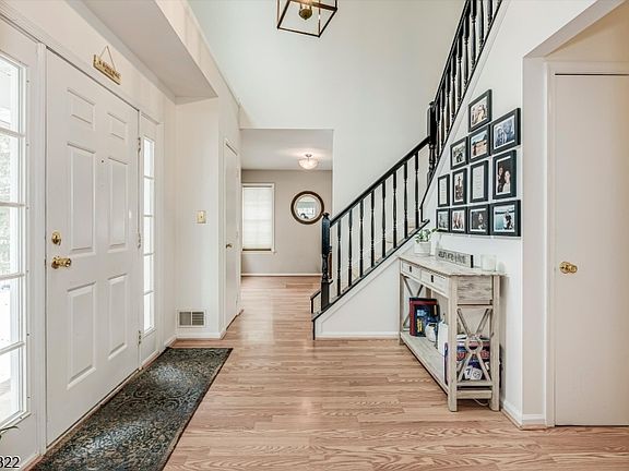 5th image of 1 Weatherhill Rd