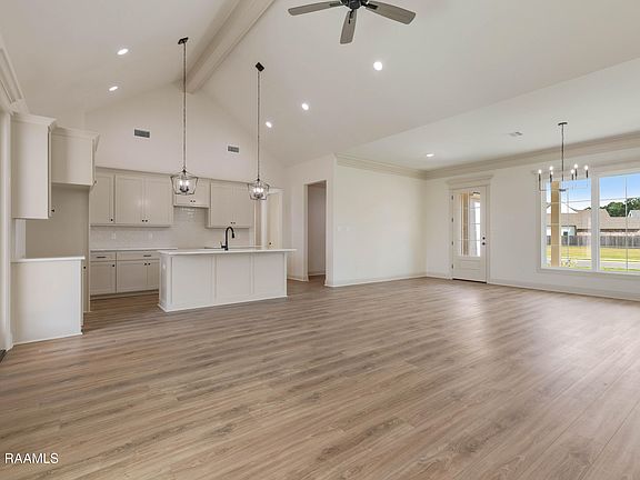 3rd image of 203 Queenstown Ave