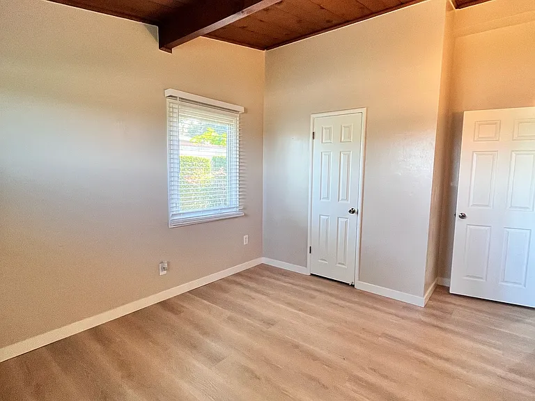 703 E Linfield St — Photo 16