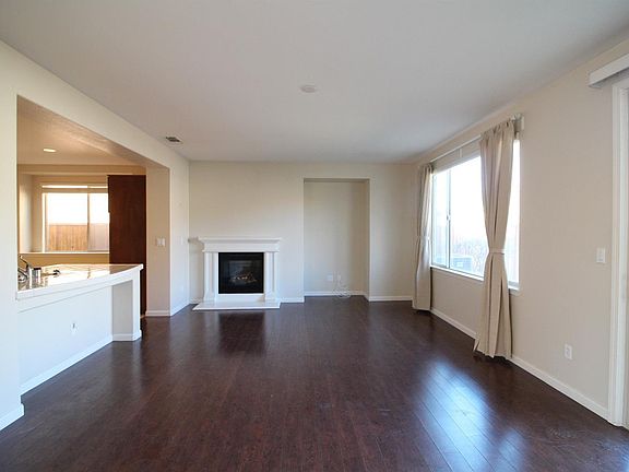 3rd image of 665 Sweet Bay Cir