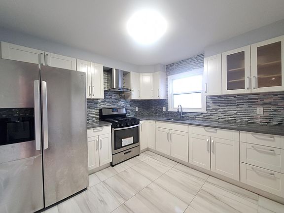 4th image of 5646 Cloverdale Blvd Floor 2