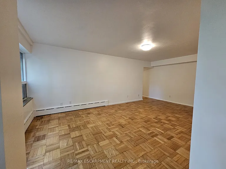 325A James St S #107 — Photo 5
