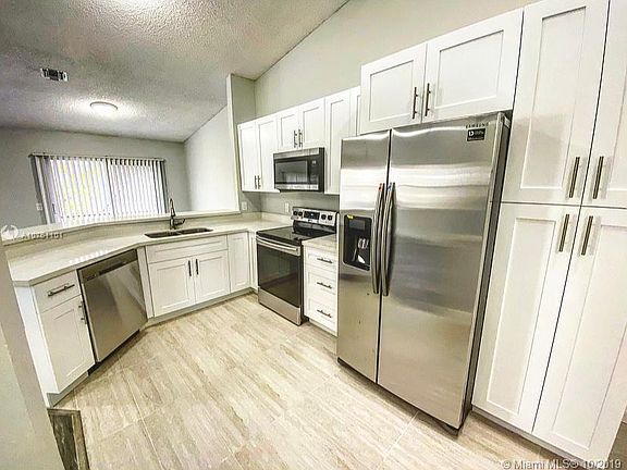 5th image of 5831 Woodlands Blvd #6-1