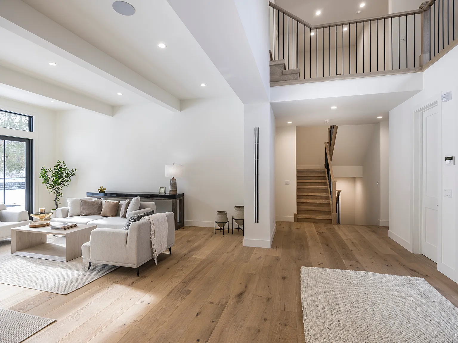 New Contemporary Luxury Rental in East Hampton — Photo 4