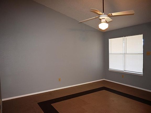 2nd image of 817 Lexington Rd
