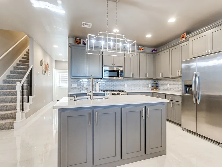609 Abadan Dr — Photo 4