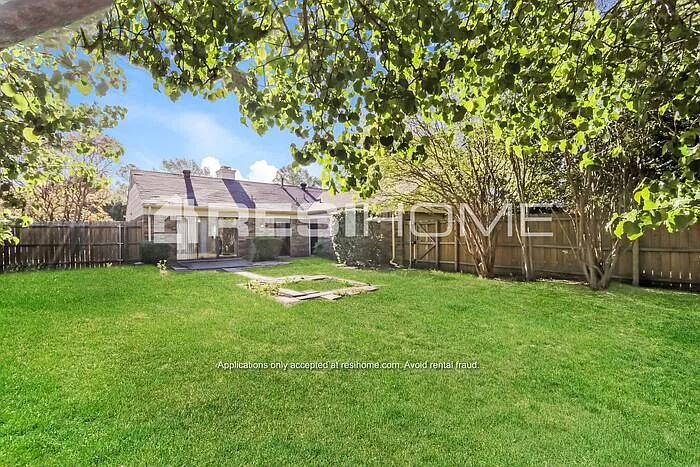 2213 Salerno Dr — Photo 13
