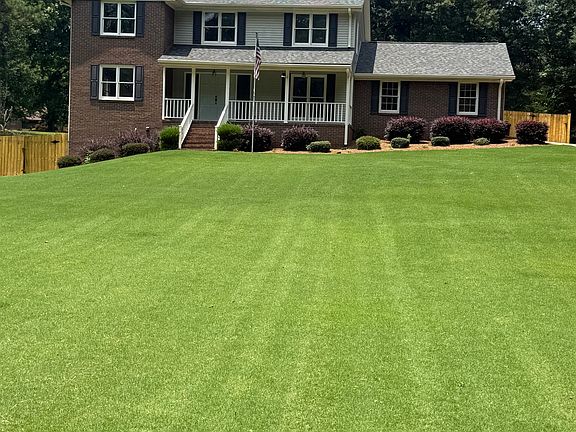 2nd image of 2080 Castle Lake Dr