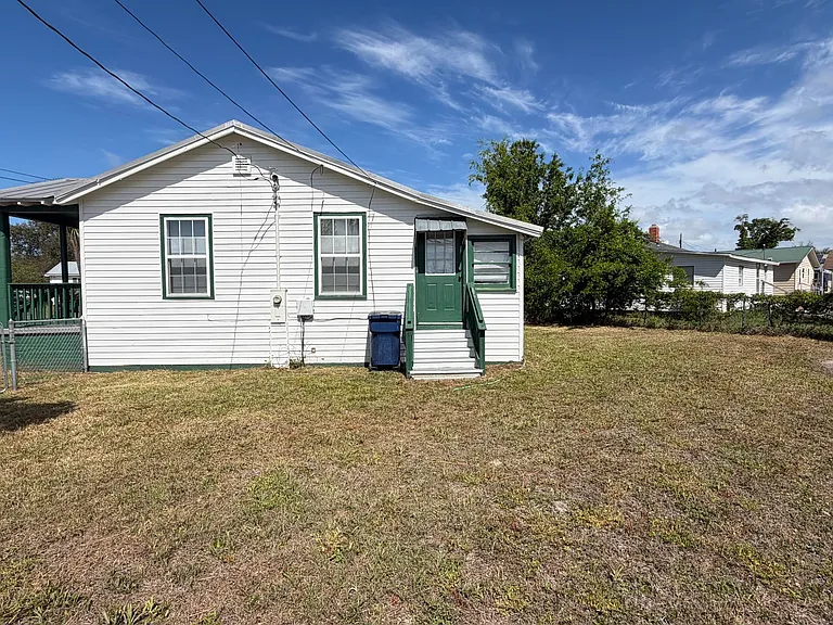 300 N James Ave — Photo 17