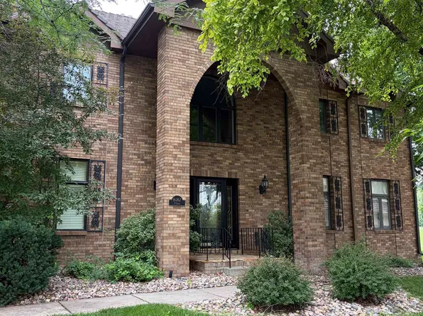 16767 J Cir, Omaha, NE 68135
