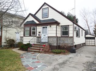 112 Burtis St, Lynbrook, NY 11563