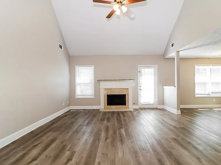 2950 Northcliff Dr — Photo 3