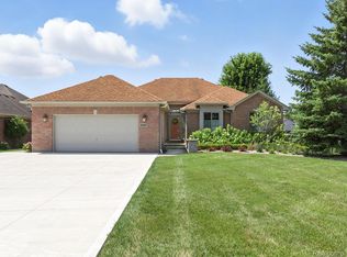 29140 Bay Pointe Dr, Chesterfield, MI 48047