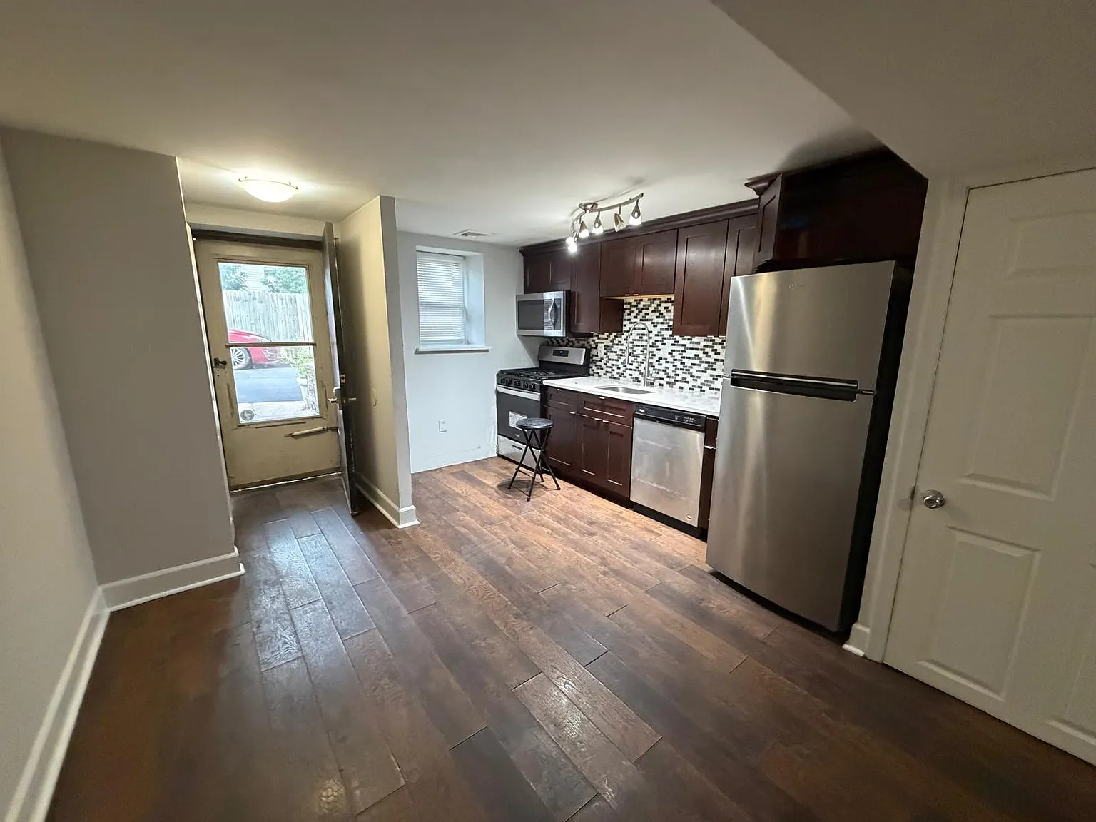 2 bed, 850 sqft, $1,650 — Photo 4
