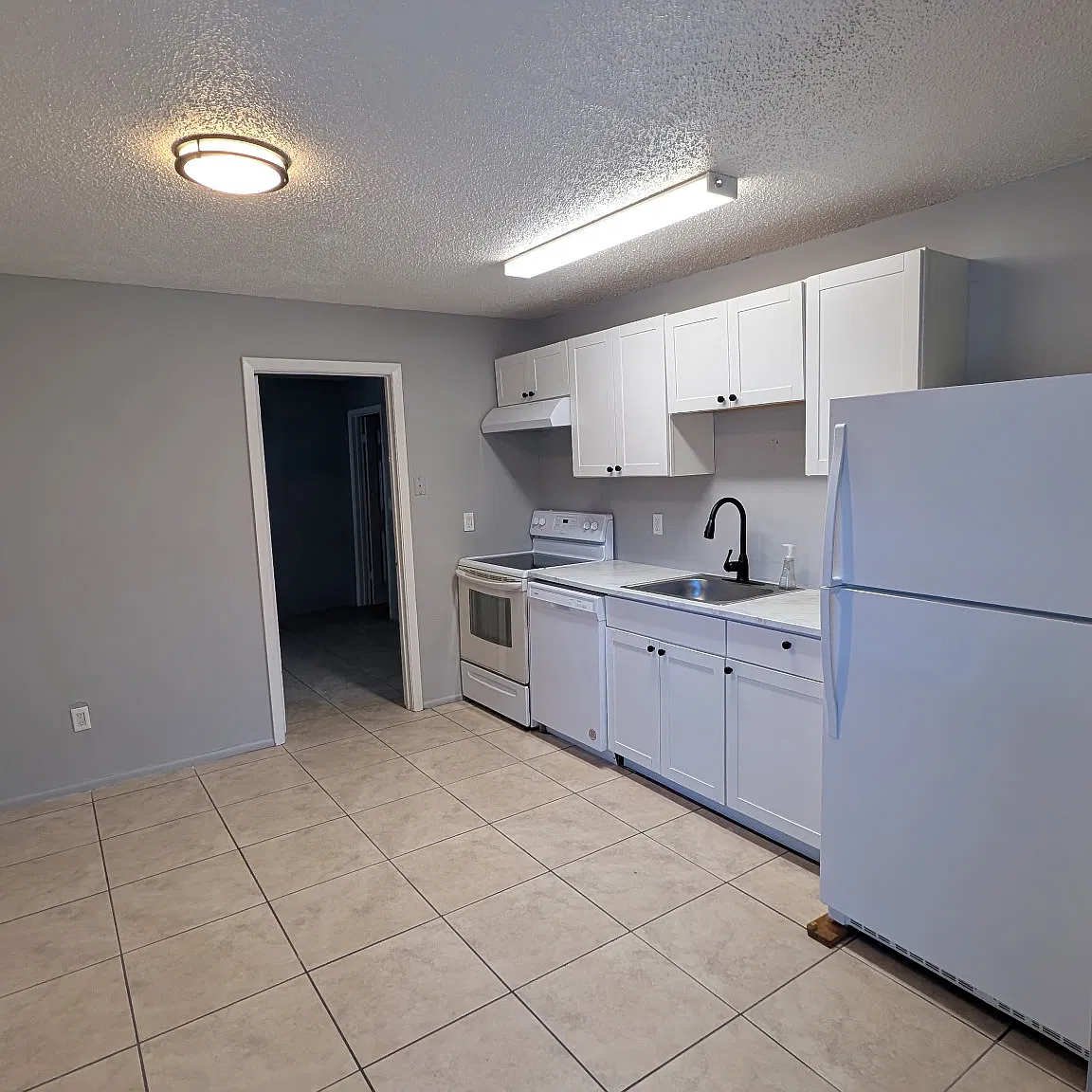 3 bed, 1100 sqft, $2,075 — Photo 4