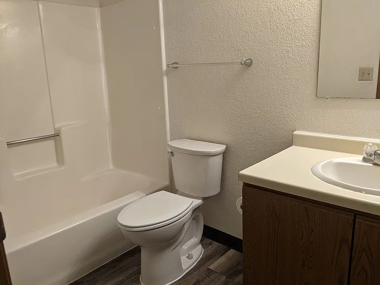 Landview Apartments — Photo 24