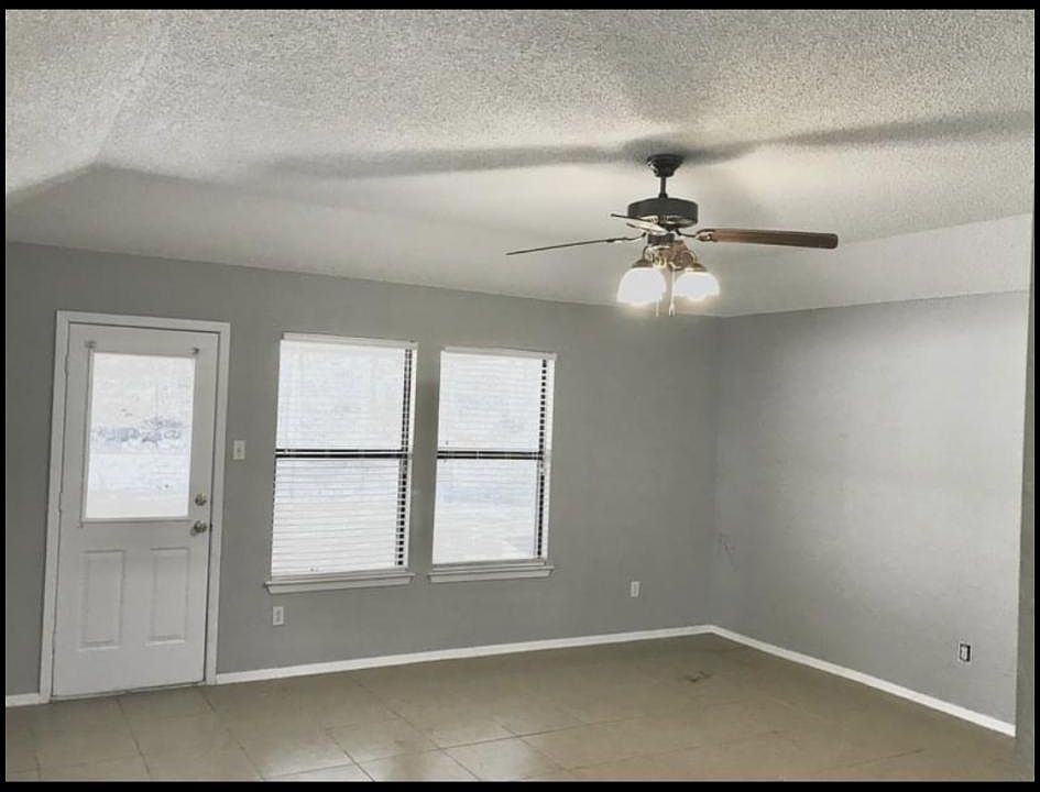1st image of 305 Live Oak Ln