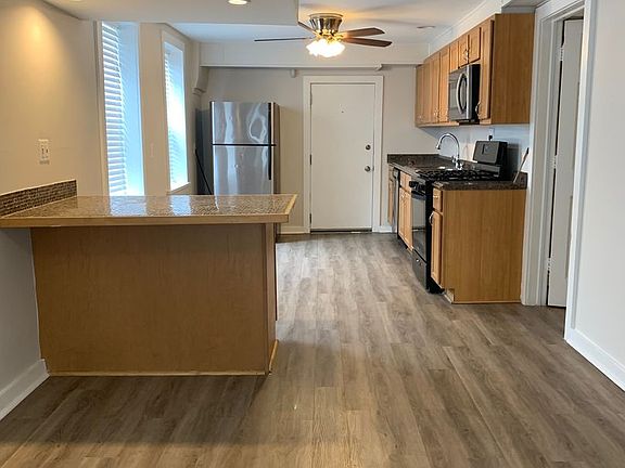 3rd image of 1700 W 19th St #1700